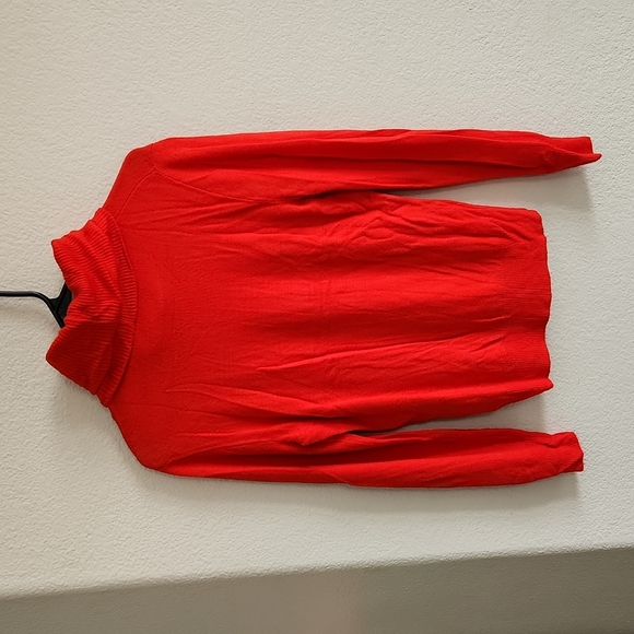 Red turtle cowl neck sweater - Picture 4 of 4